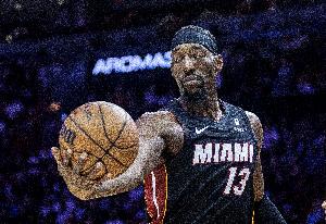 科比会如何看待83分？麦迪：表面上会很职业 私下会跟他聊一聊 - 资讯配图