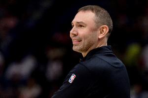 阿德尔曼：全队表现都起伏不定 但作为老将球队经验会帮到我们 - 资讯配图