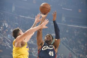 谁能单场拿到90分？麦迪：米切尔&布克&东契奇 - 资讯配图