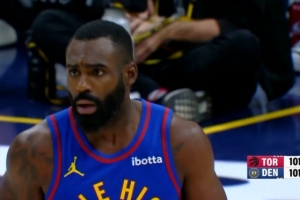 站出来救主！小哈达威连中两记三分追平比分 本场已投进6记三分 - 资讯配图