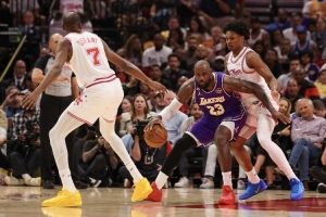 范弗里特：湖人对我们的包夹奏效了 我们没让对手付出代价 - 资讯配图