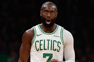 布朗单赛季32次30+ 超越小托马斯 凯尔特人队史近20年来位列第二 - 资讯配图