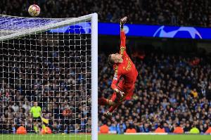 马卡:库尔图瓦受伤再次为卢宁提供绝佳机会,球门可以放心交给他 - 资讯配图