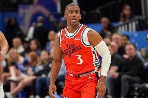 贝弗利:保罗这种传奇通常不会被这样对待 但快船没他确实变好了 - 资讯配图