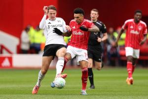 英超赛程调整：森林对维拉比赛改到4月12日，对伯恩利改到4月19日 - 资讯配图