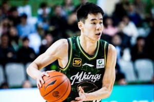 打到最后心态崩了！郭昊文30分钟13中3&三分5中1 末节5犯毕业 - 资讯配图