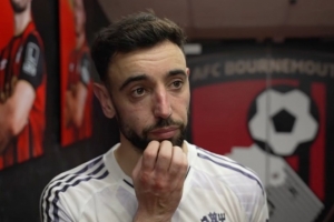 B费：马奎尔红牌我认为是正确的，但裁判也应该判给我们一个点球 - 资讯配图