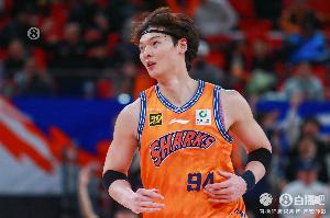 得分上双!王哲林半场7中4轻松拿到10分3篮板1抢断1盖帽 - 资讯配图