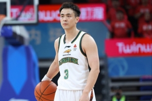 尽力了!赵继伟5记三分球空砍26分2板2助1断 - 资讯配图