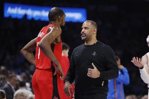 杜兰特：我们能提速也能打阵地 季后赛中可能需要慢节奏的篮球 - 资讯配图