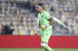 土媒:热刺、维拉及纽卡有意门将恰基尔,球员对阵利物浦11次扑救 - 资讯配图