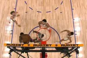 根本不在怕的！杜伦篮下接球连续对抗强攻追梦打成2+1 - 资讯配图