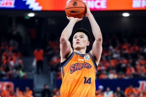 第三节独得14分！李弘权5记三分球拿下21分5板3助2断 正负值+32 - 资讯配图