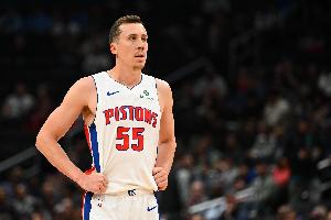 你俩带队反超！邓罗半场8中4拿到11分2断 T·哈里斯拿9分3板2助 - 资讯配图