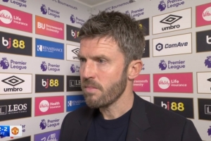 卡里克质疑点球判罚:我不明白怎么能一个判一个不判,简直是疯了 - 资讯配图