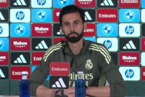 阿韦洛亚:我愿意为吕迪格立雕像 贝林厄姆和皮塔奇可以一起上场 - 资讯配图