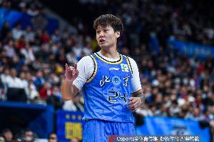 就你打得好！赵睿半场6中4拿下12分1助攻 全队唯一上双 - 资讯配图