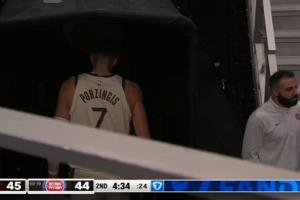 完犊子了？？波津腰有些不舒服 申请换下 随后返回更衣室 - 资讯配图