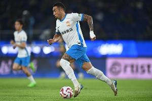 戴维森：胜利源自永不放弃，我们在场上像是一家人 - 资讯配图