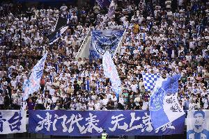 博主：一名津门虎远征球迷突然晕倒，救护车送往医院目前人已没事 - 资讯配图