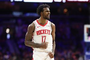 打破7场三分进球荒！伊森妈妈：哈哈终于做到了 你们这些人真是的 - 资讯配图