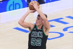 板凳匪徒!加尔扎12投9中&罚球5中3得22分8板1助1断 正负值+9 - 资讯配图