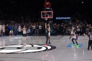 皆大欢喜！剩1.5秒篮网落后1分 开球给后场绝杀投出离谱三不沾 - 资讯配图