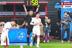 比赛第64分钟，韦林顿受伤无法坚持，廖荣祥替补登场 - 资讯配图