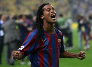 罗纳尔迪尼奥迎46岁生日,巴萨官推晒昔日精彩集锦为其庆生 - 资讯配图