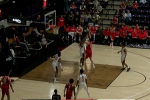 持续输出！杨瀚森持球强攻 对抗防守单脚起跳抛投得手 - 资讯配图