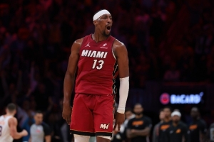 韦德:阿德巴约现在是队史得分第2 要超越我还需再打6-8年 - 资讯配图