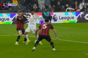 是点球吗？阿玛德禁区内倒地裁判没有表示，伯恩茅斯反击扳平 - 资讯配图