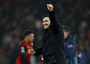 伊劳拉生涯8次面对曼联均保持不败,球员时代2胜+执教后2胜4平 - 资讯配图