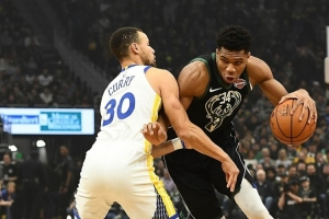 苏群：NBA鼓励雄鹿把字母给勇士 让勇士卖110亿 拉动别队一起升值 - 资讯配图