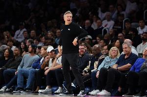 芬奇：上半场完全没有防守专注力 提高身体对抗局势就会转变 - 资讯配图