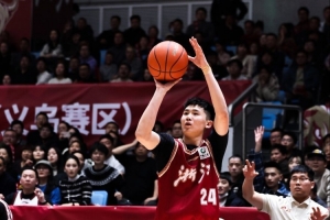 任重道远!李悦洲6中2拿到5分3板4助 有3失误&5犯离场 - 资讯配图