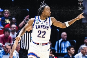 状元热门!彼得森24投11中&三分11中4轰下28分 带领堪萨斯晋级 - 资讯配图