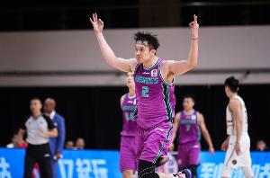 媒体人谈山东是否退役丁彦雨航球衣:物是人非 CBA标准比NBA严苛 - 资讯配图