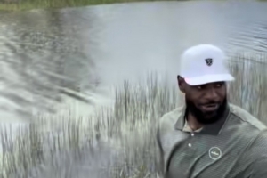 詹姆斯点评自己偶遇鳄鱼：天啊 佛罗里达州的高尔夫真不一样！ - 资讯配图