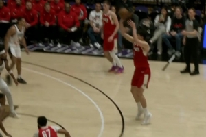 攻防发力！杨瀚森三分命中后补篮也有 防守端还送出大帽 - 资讯配图