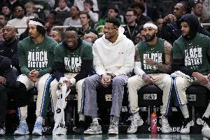 字母本赛季继续出战已无任何意义 可想要说服他恐怕没那么容易 - 资讯配图