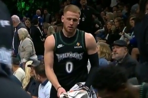 森林狼最多落后18分！道苏姆反击助迪文岑佐拉杆上篮追平比分！ - 资讯配图