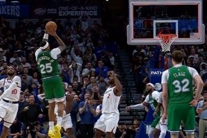 进加时！华盛顿中投出手命中 但超时在先绝杀无效 - 资讯配图