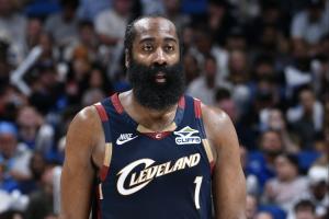 哈登斩获骑士生涯首场20+10助攻 也是队史单场20+10助最老球员 - 资讯配图