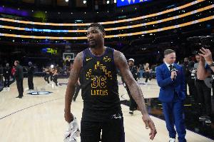 带伤作战！斯玛特3中0仅拿2分1板1助1断 腹股沟伤势加重 - 资讯配图