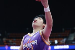 勇夺全明星MVP！陈明伶18中11砍全队最高22分外加10板 - 资讯配图