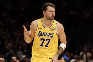 东契奇本赛季38次半场20+ 排名升至湖人队史第四&前三皆为科比 - 资讯配图