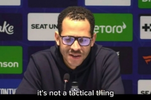 罗塞尼尔:丢球不是战术问题,球队最近经常注意力不集中 - 资讯配图