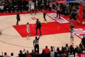 历史性时刻！杜兰特外线三分命中 得分榜上超越乔丹 - 资讯配图