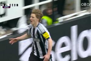 桑德兰后卫送大礼！沃尔特马德助攻戈登破门，纽卡1-0领先桑德兰 - 资讯配图